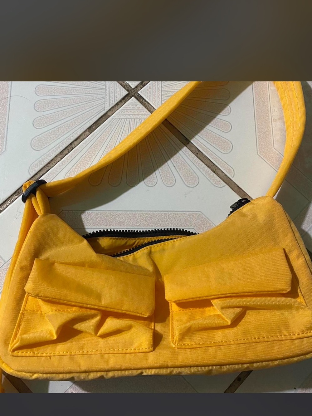 BAGGU Mini Cargo Shoulder bag in Mango - Picture 2 of 2